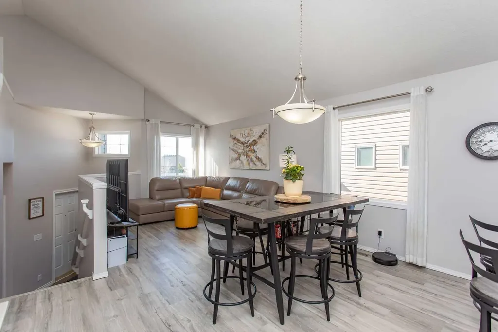 242 Viscount Drive Red Deer AB T4R0M7