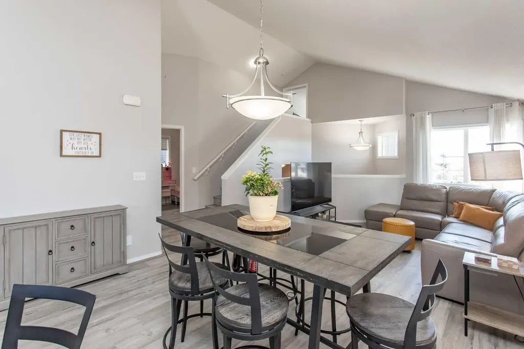 242 Viscount Drive Red Deer AB T4R0M7