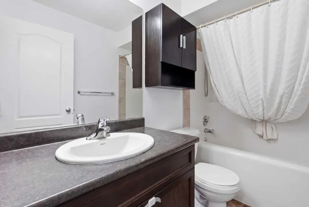8 Bayside Place Strathmore AB T1P 0E1