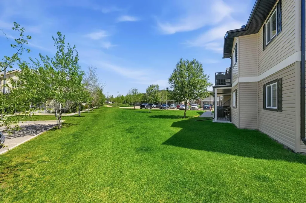 8 Bayside Place Strathmore AB T1P 0E1