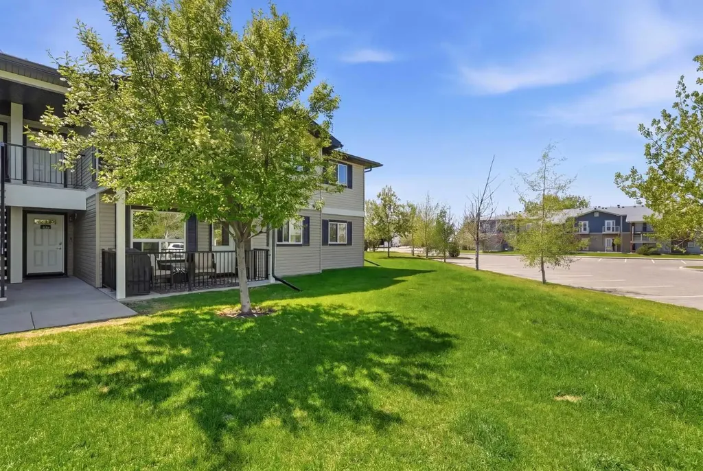 8 Bayside Place Strathmore AB T1P 0E1