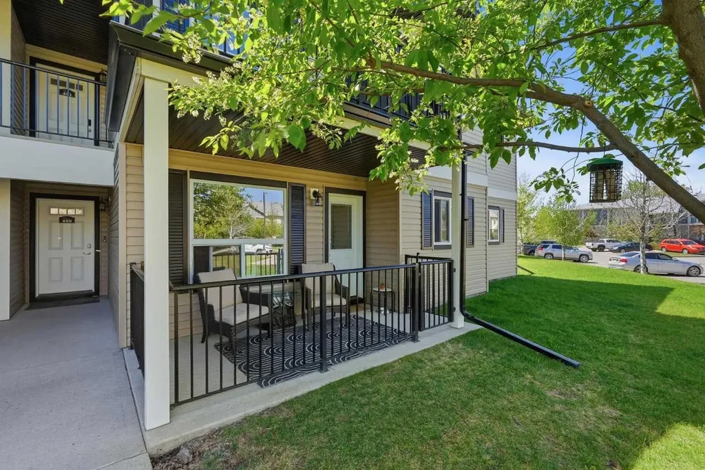 8 Bayside Place Strathmore AB T1P 0E1