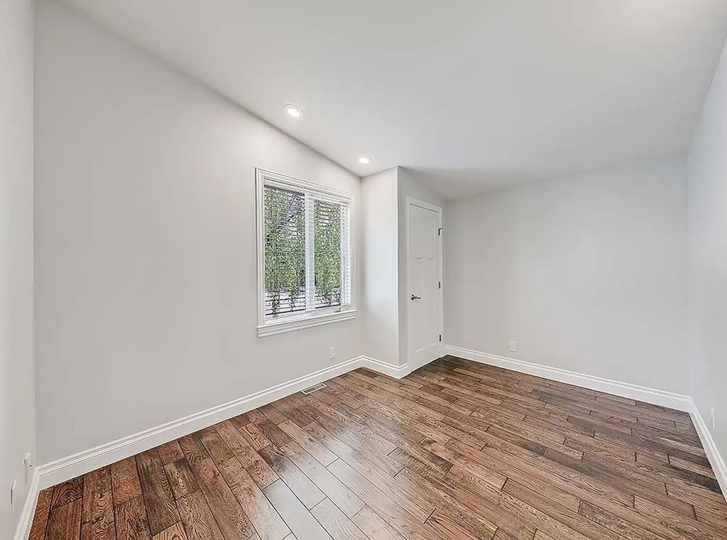 907 Kerfoot Crescent SW Calgary AB T2V2M8