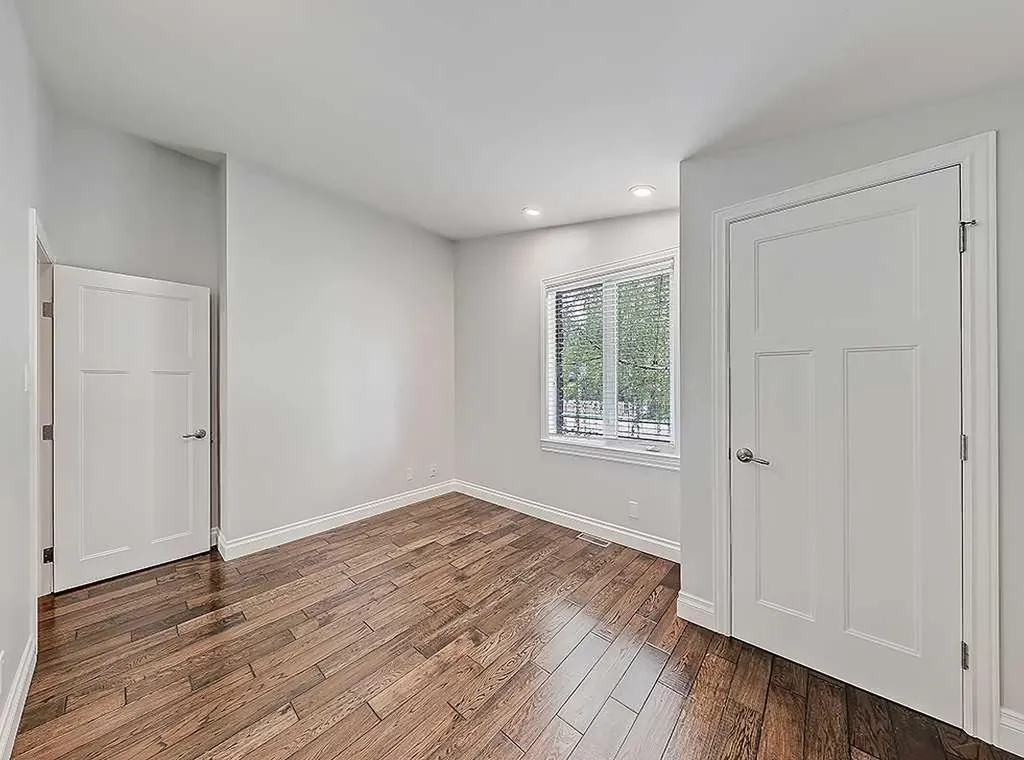 907 Kerfoot Crescent SW Calgary AB T2V2M8