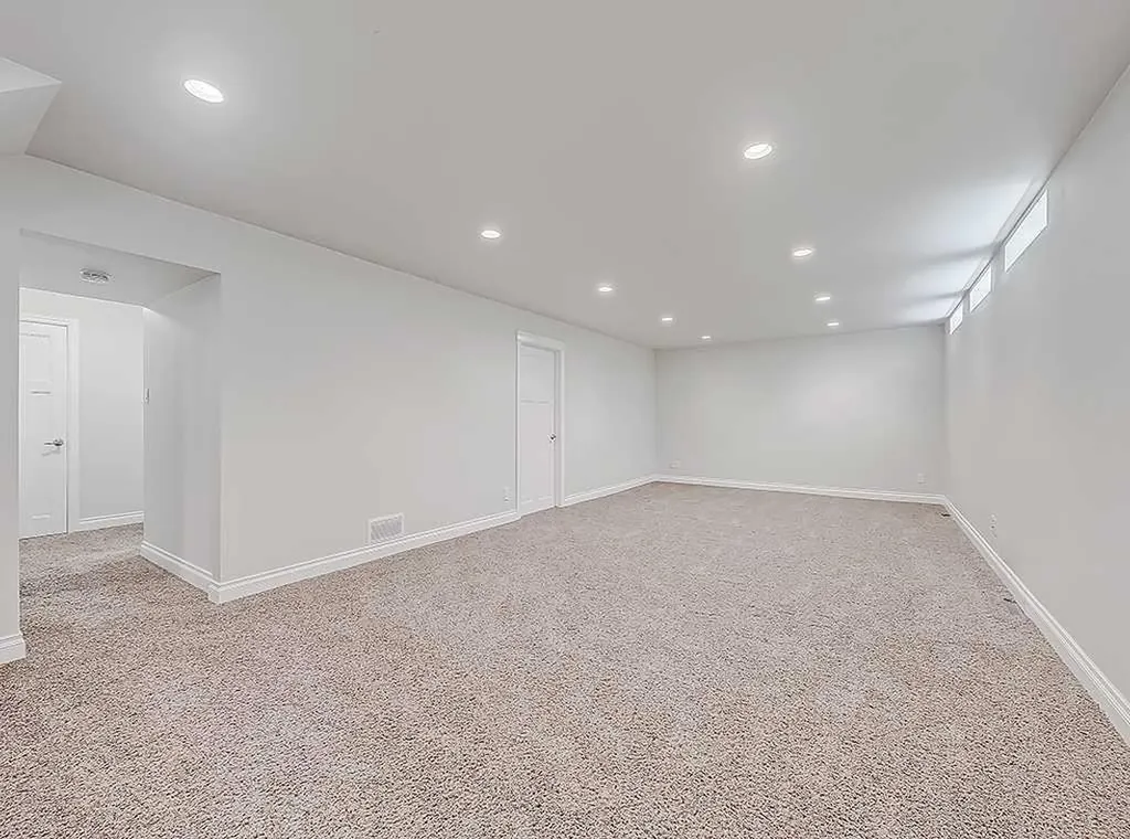 907 Kerfoot Crescent SW Calgary AB T2V2M8