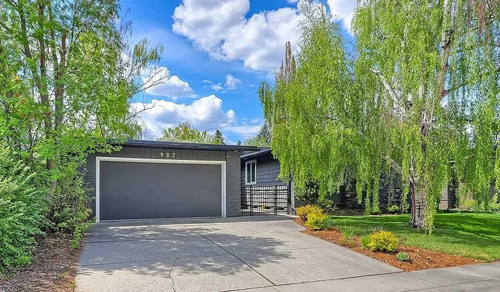 907 Kerfoot Crescent SW Calgary AB T2V2M8