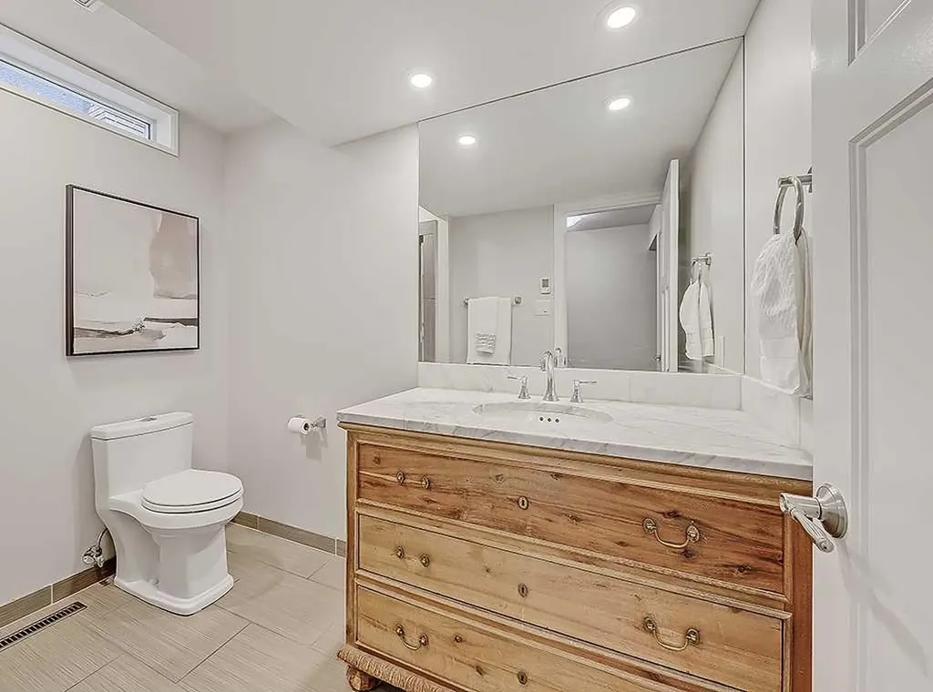 907 Kerfoot Crescent SW Calgary AB T2V2M8