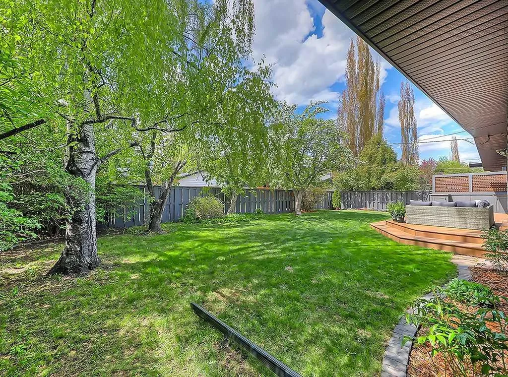 907 Kerfoot Crescent SW Calgary AB T2V2M8
