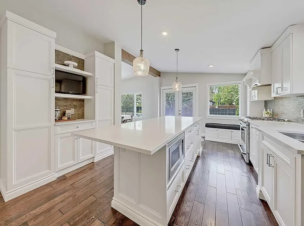 907 Kerfoot Crescent SW Calgary AB T2V2M8