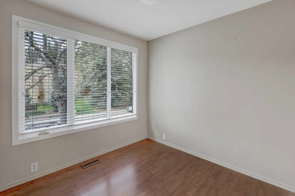 82 Point Drive NW Calgary AB T3B 5B3