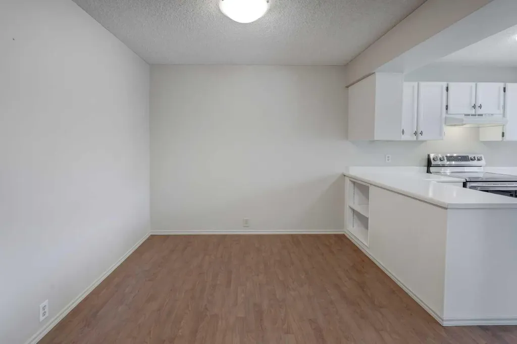 82 Point Drive NW Calgary AB T3B 5B3