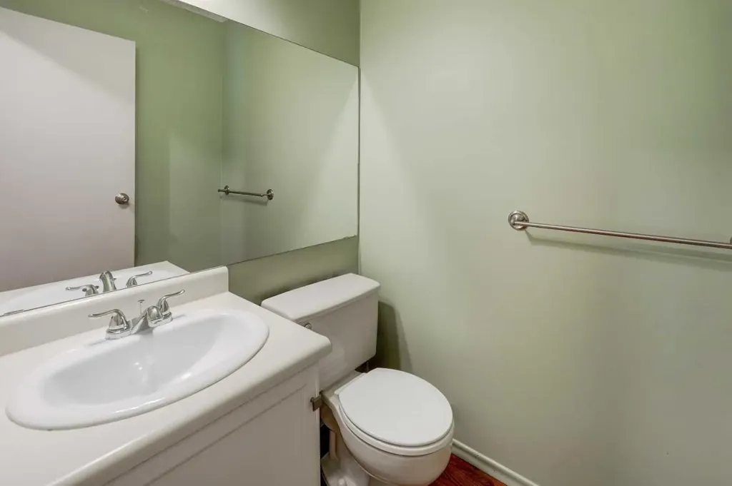 82 Point Drive NW Calgary AB T3B 5B3