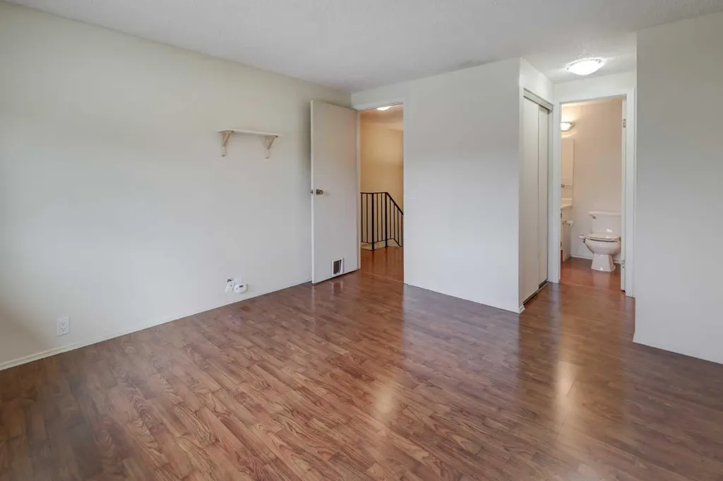 82 Point Drive NW Calgary AB T3B 5B3