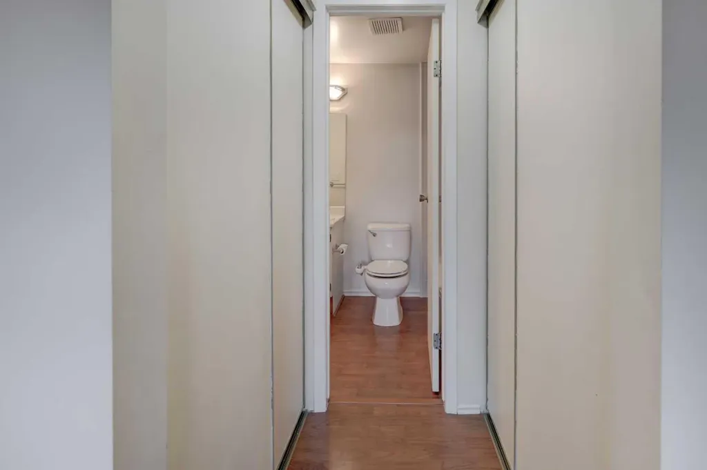 82 Point Drive NW Calgary AB T3B 5B3