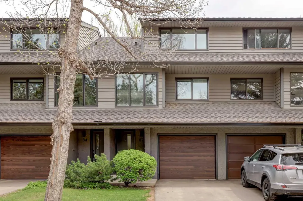 82 Point Drive NW Calgary AB T3B 5B3