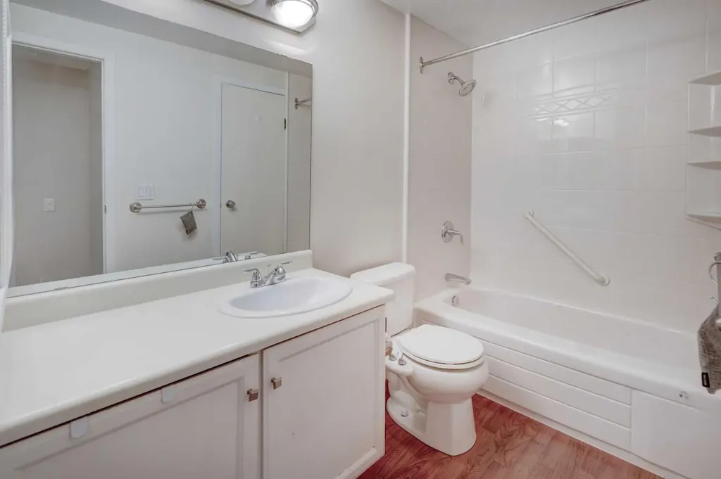 82 Point Drive NW Calgary AB T3B 5B3