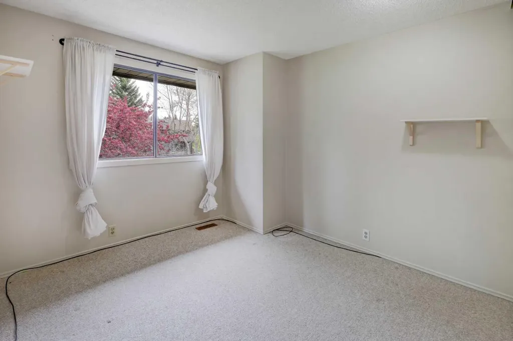 82 Point Drive NW Calgary AB T3B 5B3