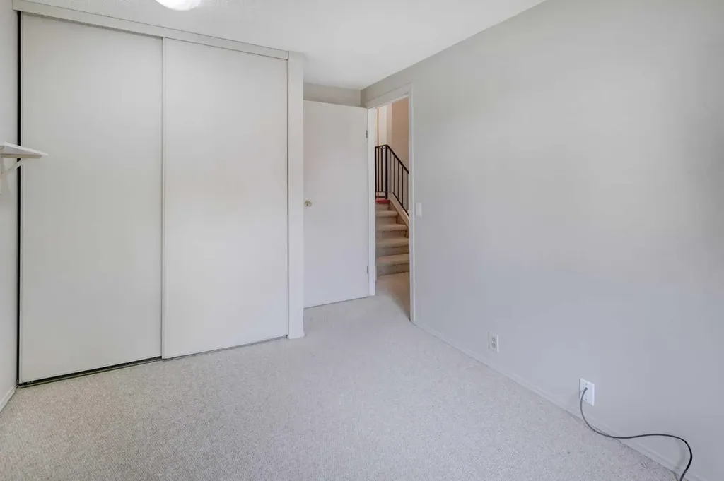 82 Point Drive NW Calgary AB T3B 5B3