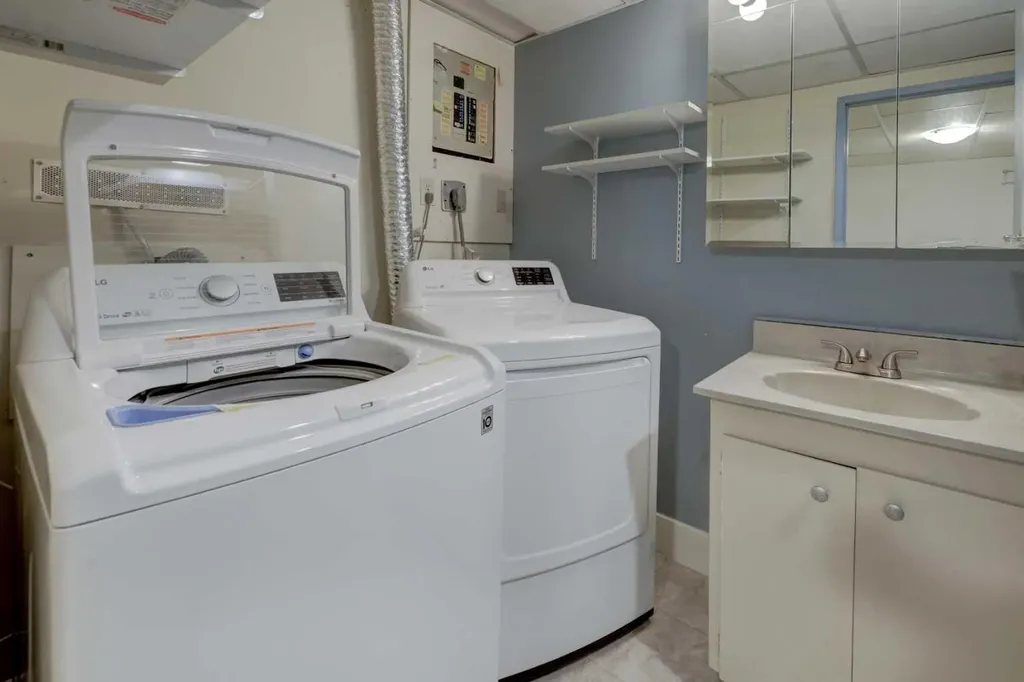 82 Point Drive NW Calgary AB T3B 5B3