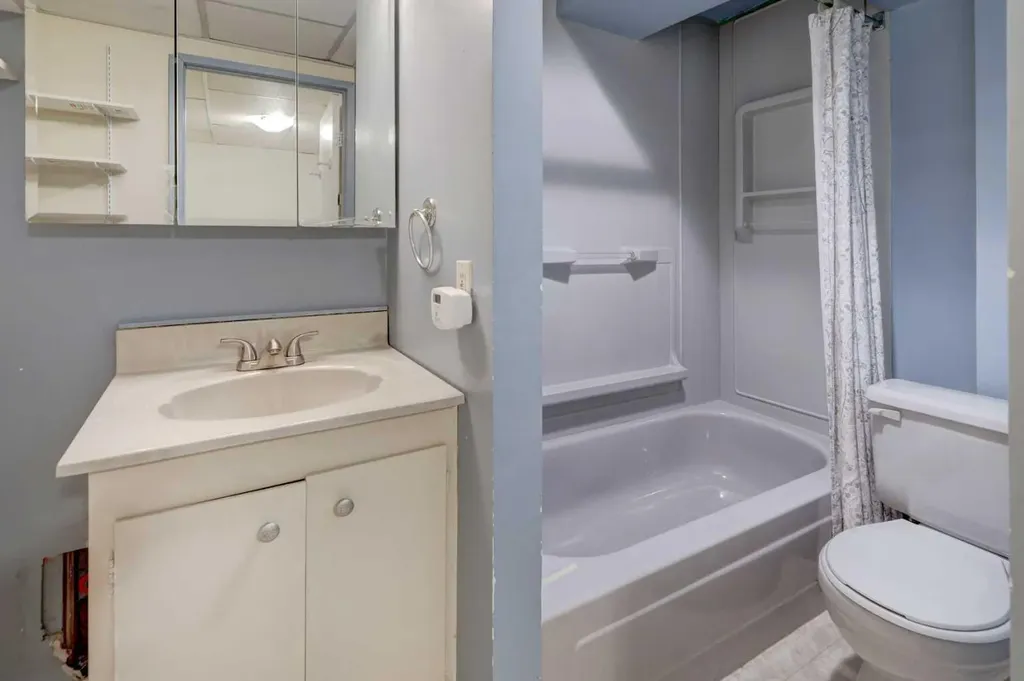 82 Point Drive NW Calgary AB T3B 5B3