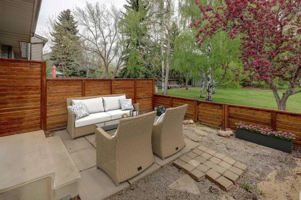 82 Point Drive NW Calgary AB T3B 5B3