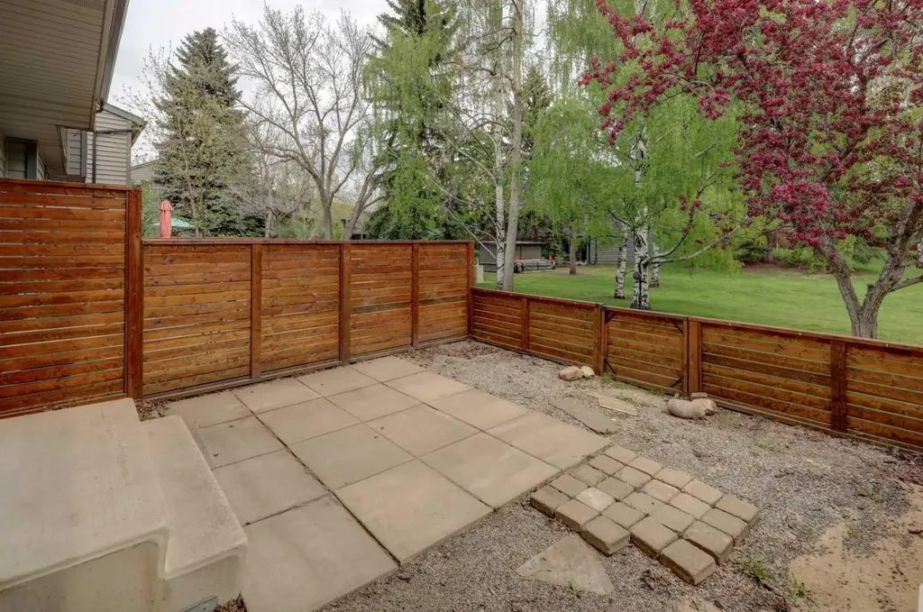 82 Point Drive NW Calgary AB T3B 5B3