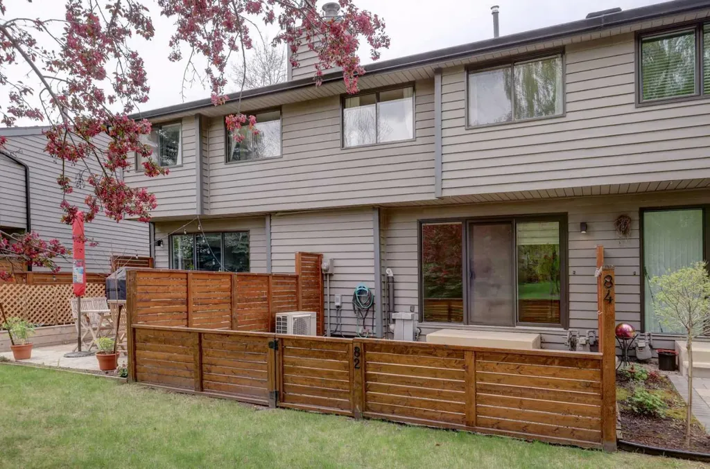 82 Point Drive NW Calgary AB T3B 5B3