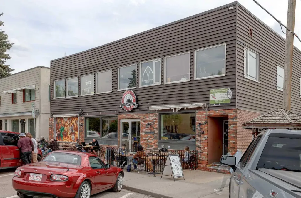 82 Point Drive NW Calgary AB T3B 5B3