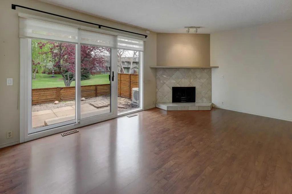 82 Point Drive NW Calgary AB T3B 5B3