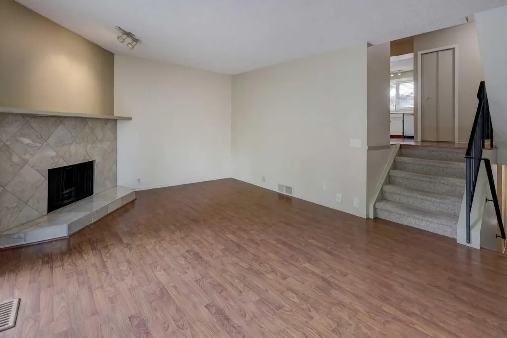 82 Point Drive NW Calgary AB T3B 5B3