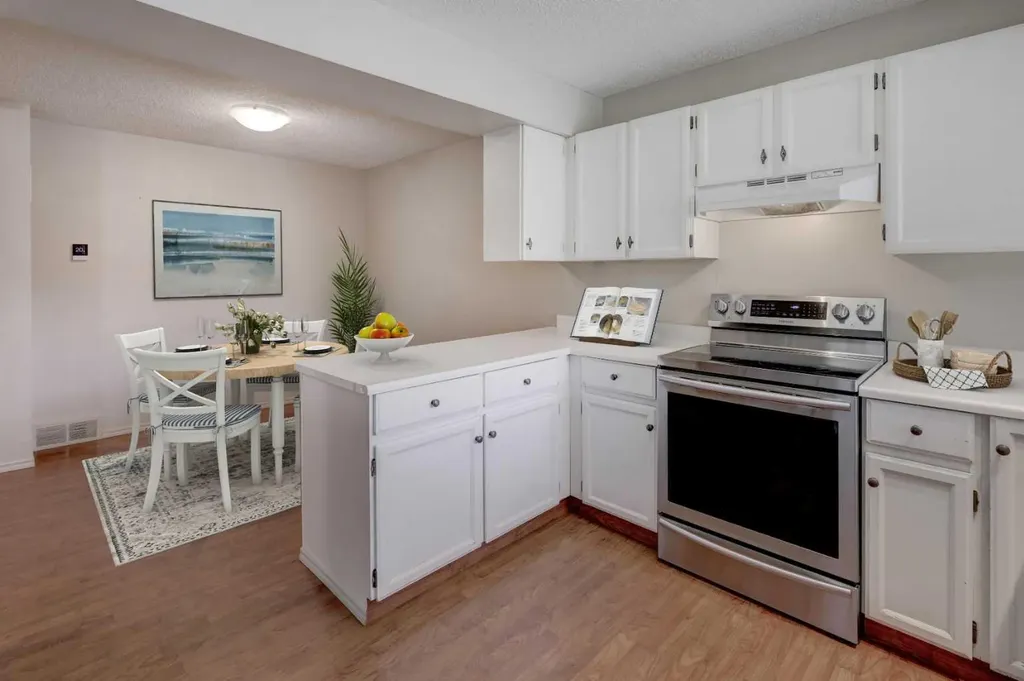 82 Point Drive NW Calgary AB T3B 5B3