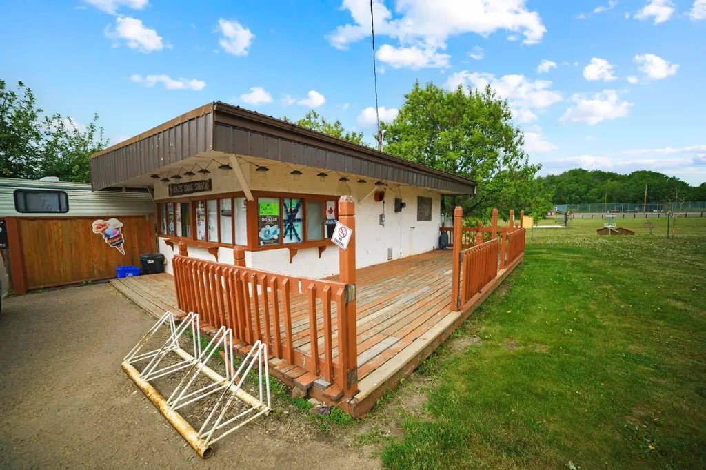 5 Shady Drive Rochon Sands AB T0C 3B0