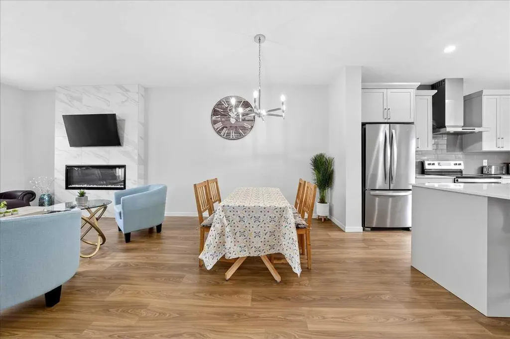 10 Lucas Close NW Calgary AB T3P1Z5