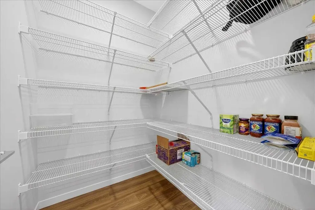 10 Lucas Close NW Calgary AB T3P1Z5