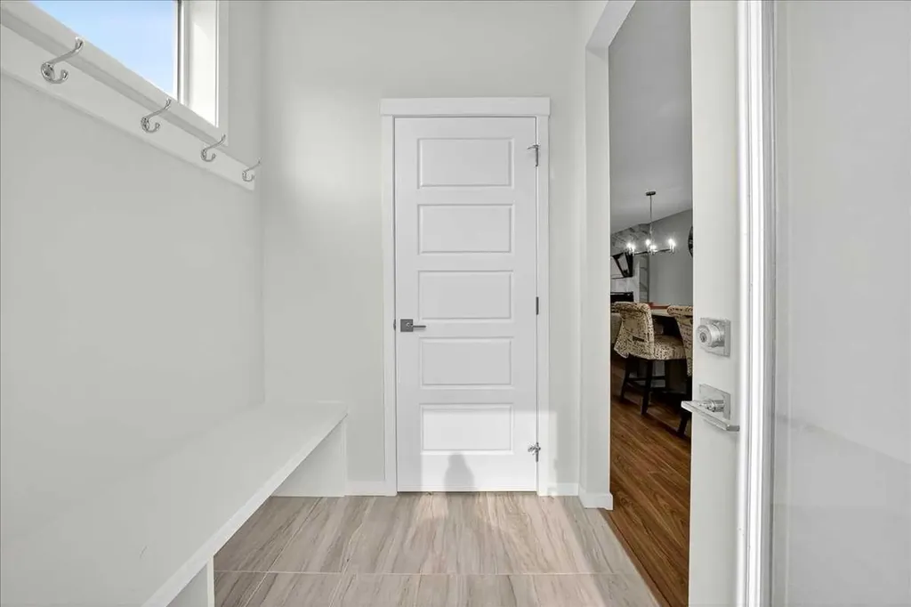 10 Lucas Close NW Calgary AB T3P1Z5