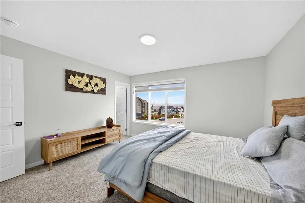 10 Lucas Close NW Calgary AB T3P1Z5
