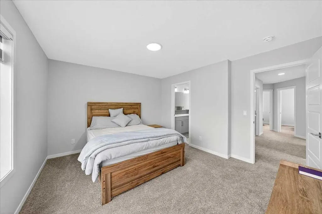 10 Lucas Close NW Calgary AB T3P1Z5