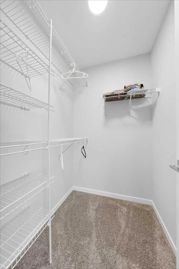 10 Lucas Close NW Calgary AB T3P1Z5