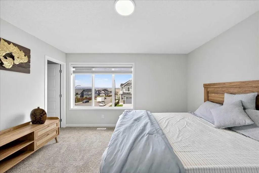 10 Lucas Close NW Calgary AB T3P1Z5