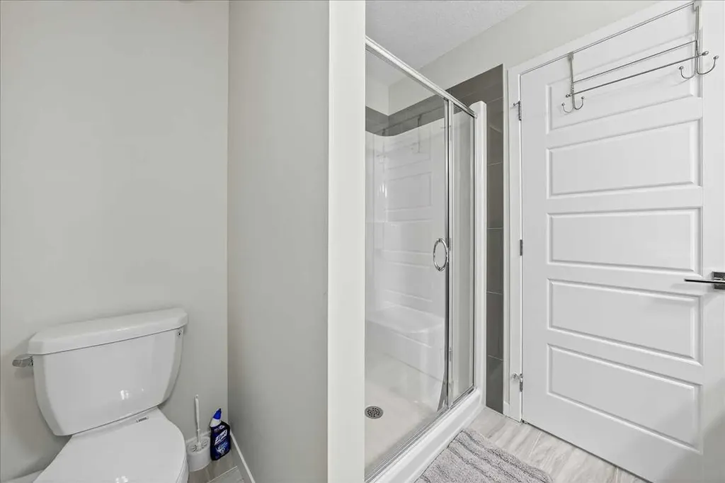 10 Lucas Close NW Calgary AB T3P1Z5