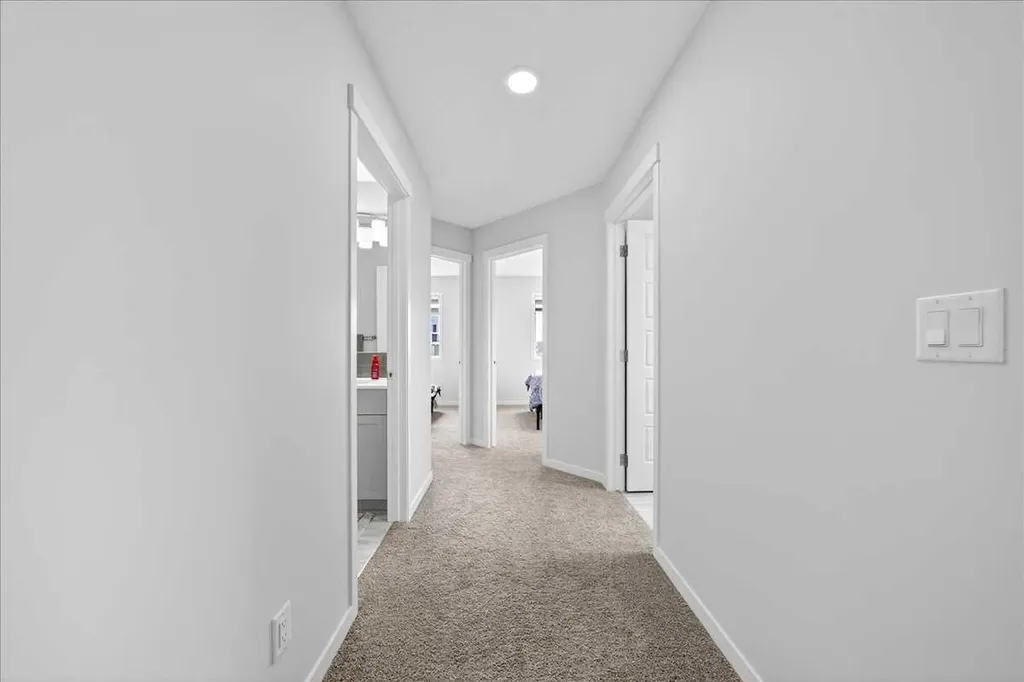 10 Lucas Close NW Calgary AB T3P1Z5