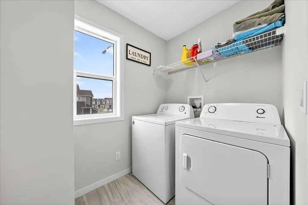 10 Lucas Close NW Calgary AB T3P1Z5