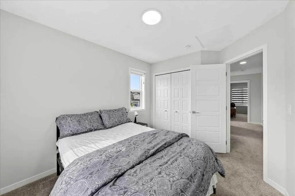 10 Lucas Close NW Calgary AB T3P1Z5