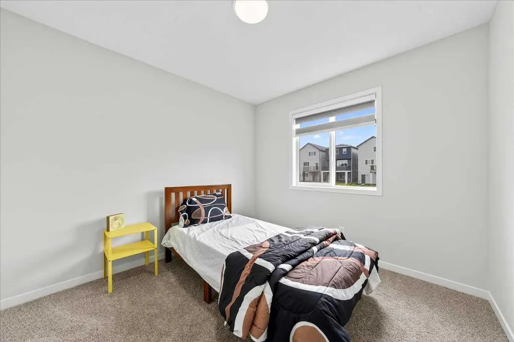 10 Lucas Close NW Calgary AB T3P1Z5
