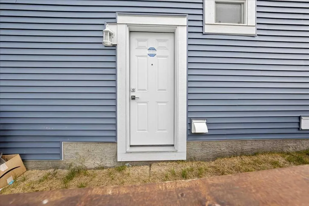 10 Lucas Close NW Calgary AB T3P1Z5