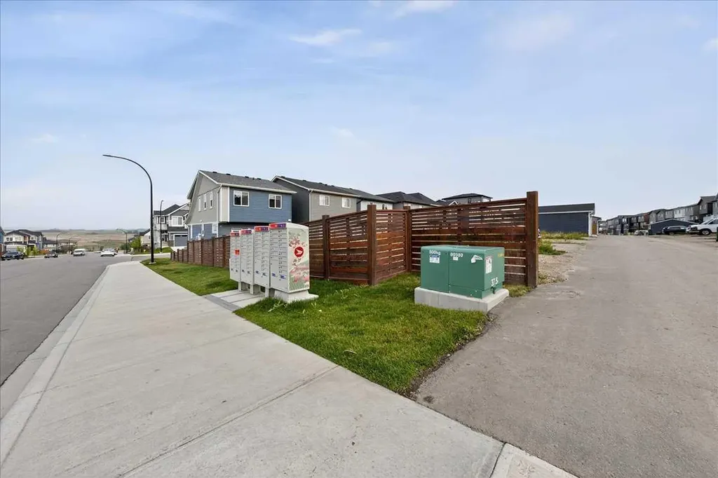 10 Lucas Close NW Calgary AB T3P1Z5