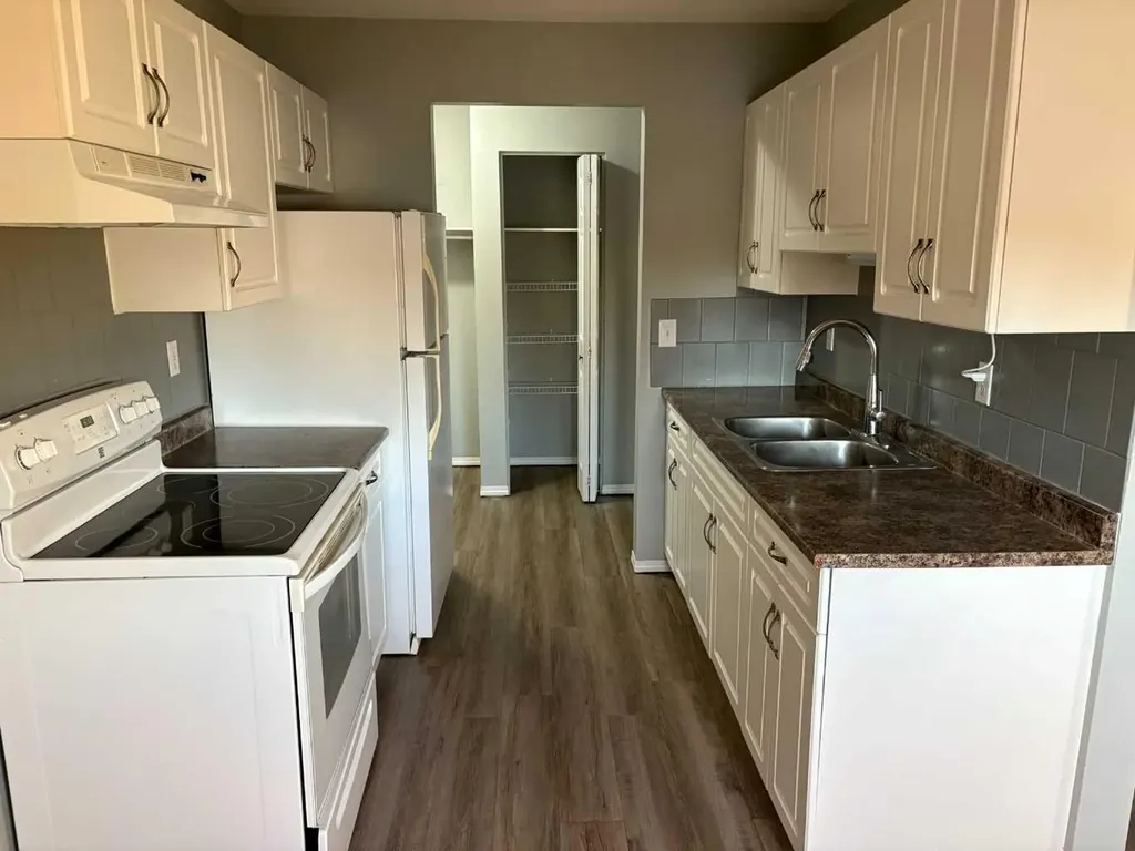 1739 St Edward Boulevard N Lethbridge AB T1H 1X2
