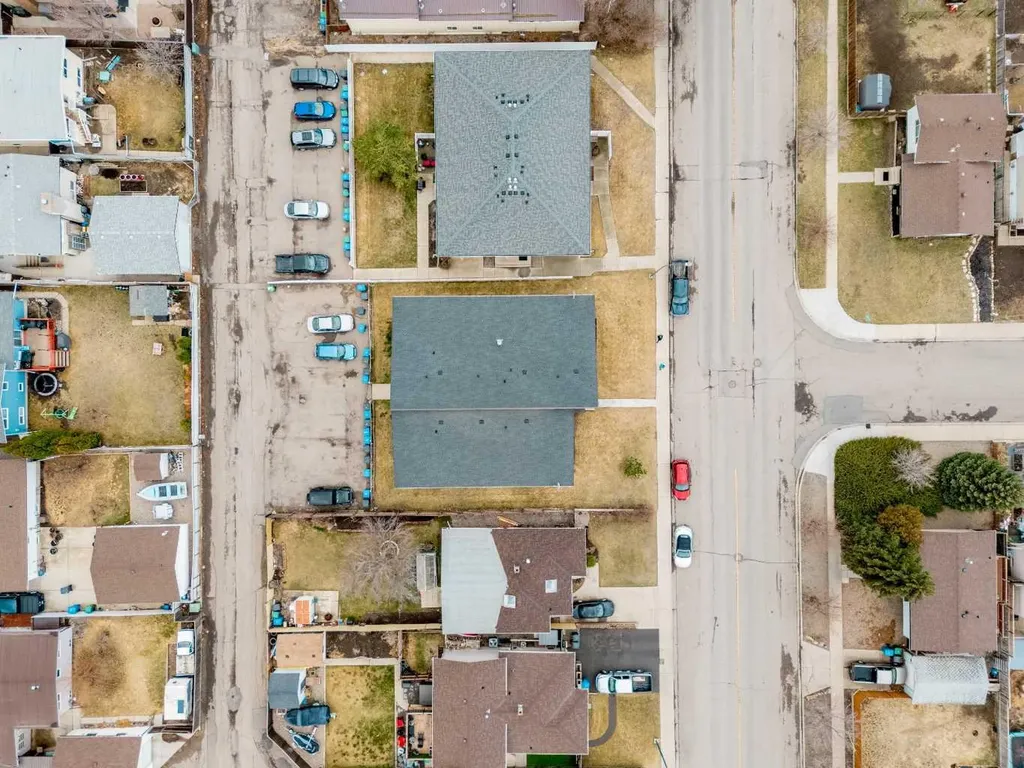 1739 St Edward Boulevard N Lethbridge AB T1H 1X2