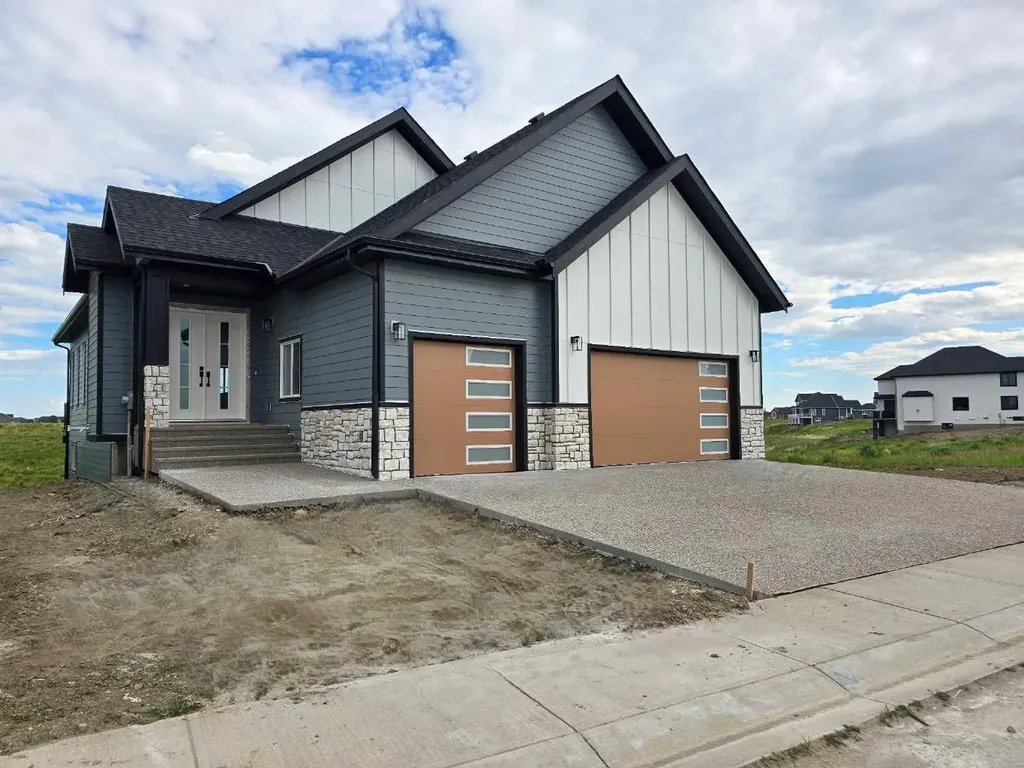 267 Muirfield Crescent Lyalta AB T0J1Y1