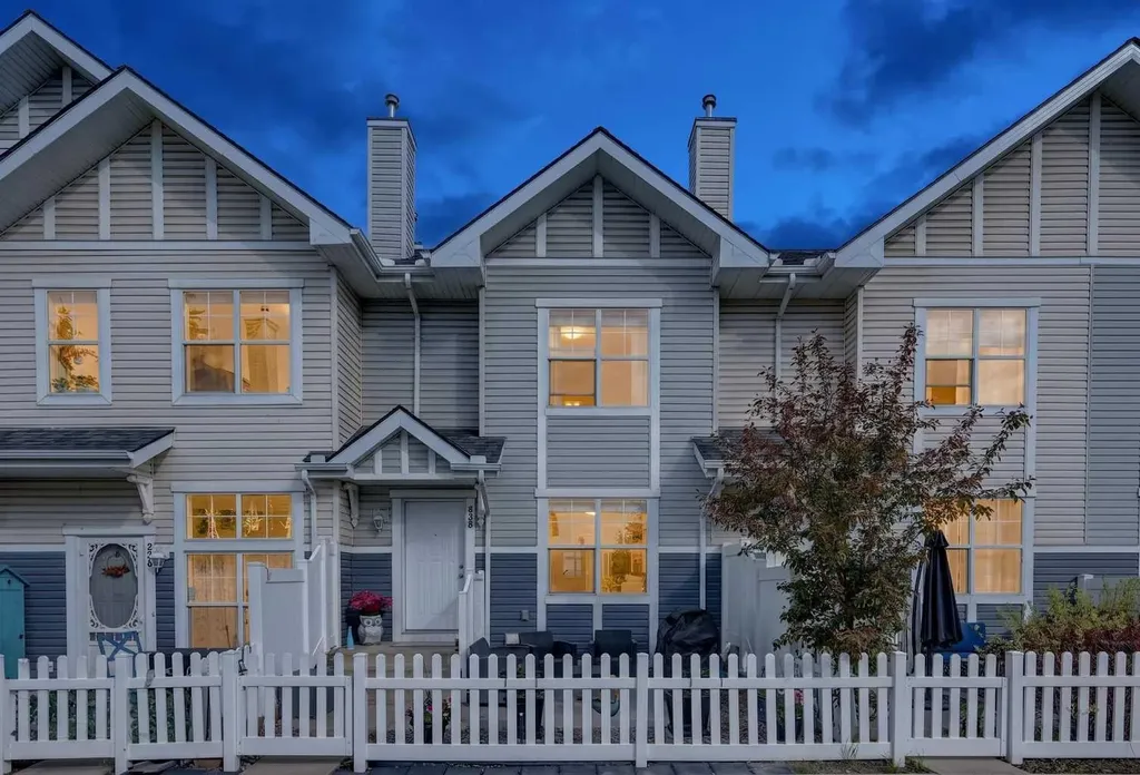 3308 New Brighton Gardens SE Calgary AB T2Z 0A2